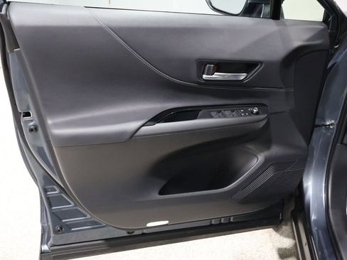 Used 2024 Toyota Venza LE image 13