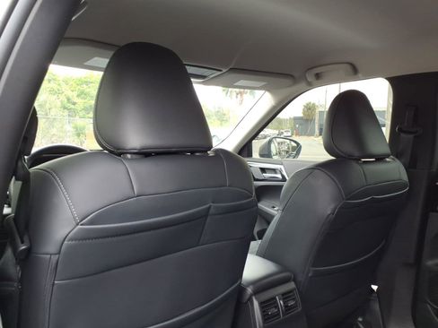 Used 2024 Mitsubishi Outlander SE image 10