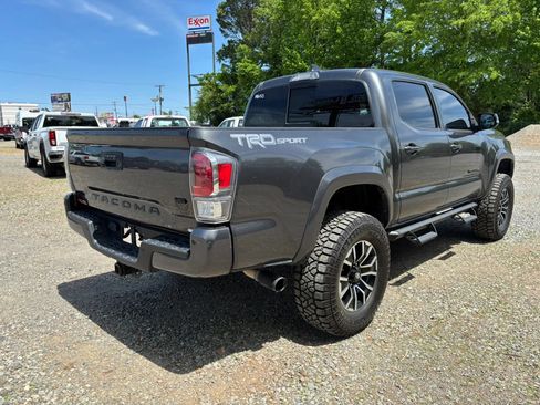 Used 2020 Toyota Tacoma TRD Sport w/ Technology Package RWD image 8