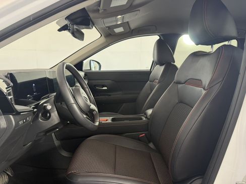 Used 2025 Nissan Kicks SR w/ Illumination Package FWD image 14