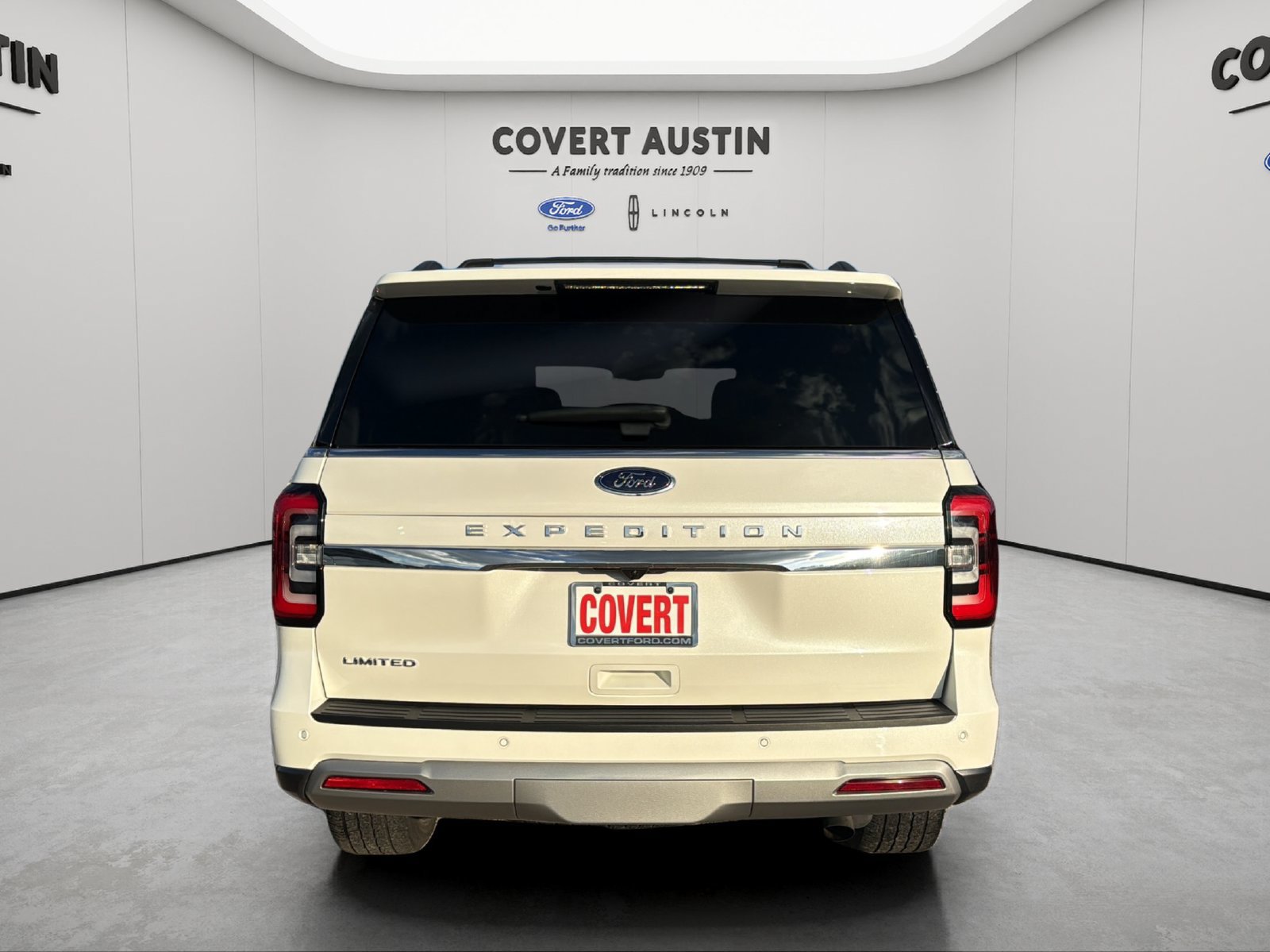 Used 2022 Ford Expedition Limited RWD image 4