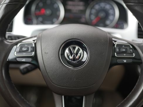 Used 2015 Volkswagen Touareg Executive AWD/4WD image 19