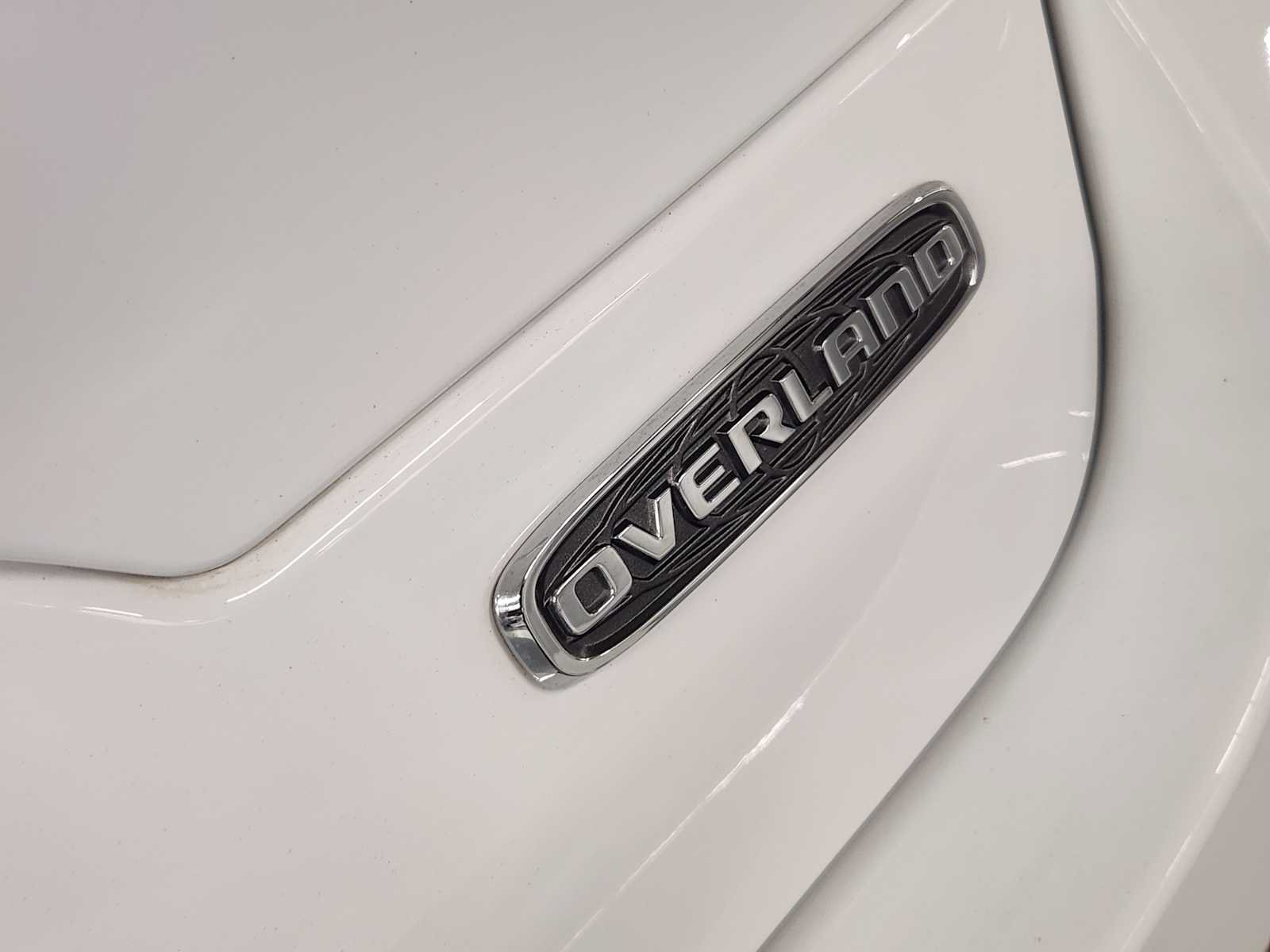 Used 2023 Jeep Grand Cherokee Overland w/ Luxury Tech Group IV AWD/4WD image 13