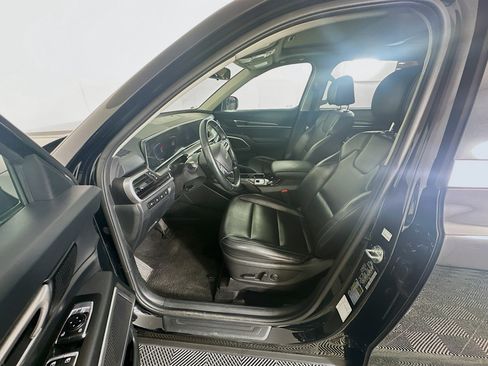 Used 2025 Kia Telluride S FWD image 13