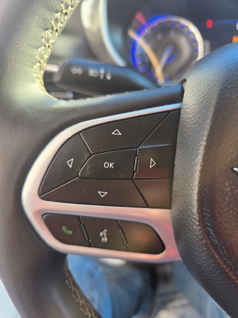 Used 2024 Chrysler Pacifica Touring-L FWD image 26
