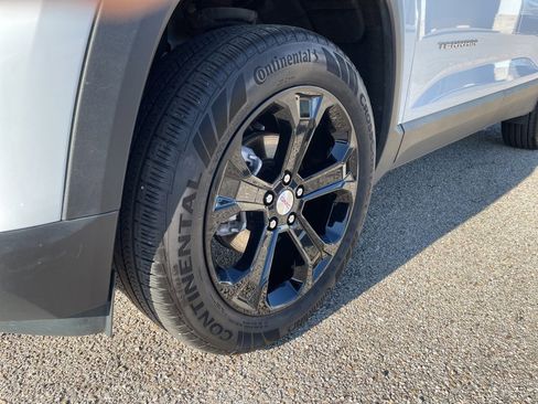 Used 2025 GMC Terrain Elevation image 10