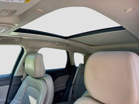 Used 2020 Lincoln Corsair FWD w/ Premium Package image 27