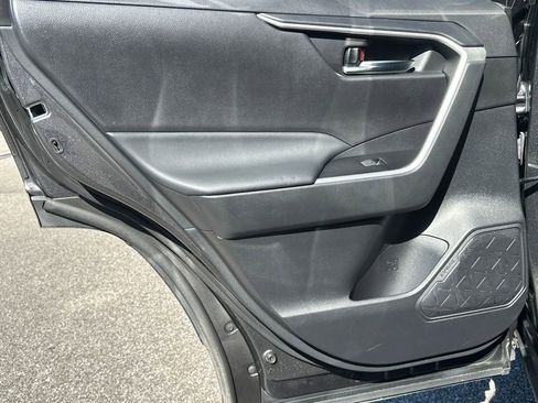 Used 2023 Toyota RAV4 XLE Premium image 30