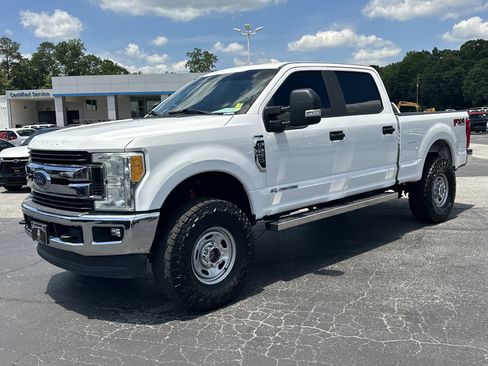 Used 2017 Ford F250 XL w/ Power Equipment Group AWD/4WD image 4