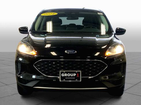 Used 2021 Ford Escape SE image 3