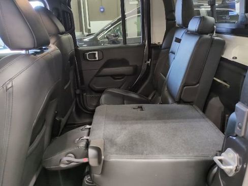 Used 2022 Jeep Gladiator Overland w/ Popular Equipment Package AWD/4WD image 16