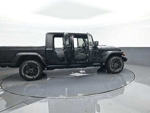 Used 2024 Jeep Gladiator Sport AWD/4WD image 29