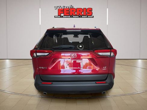 Used 2021 Toyota RAV4 LE AWD/4WD image 6