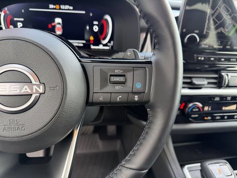 Used 2025 Nissan Pathfinder Platinum w/ Cargo Package image 18