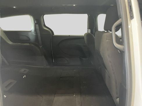 Used 2022 Chrysler Pacifica Touring image 17