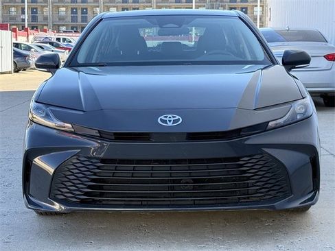 Used 2025 Toyota Camry LE image 8