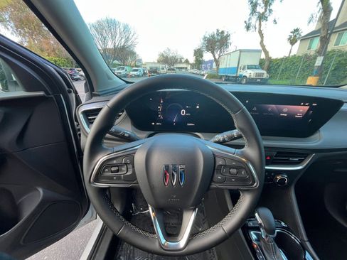 Used 2025 Buick Encore GX Preferred image 32