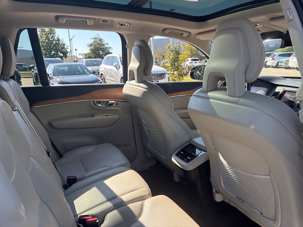 Used 2021 Volvo XC90 T6 Momentum AWD/4WD image 12