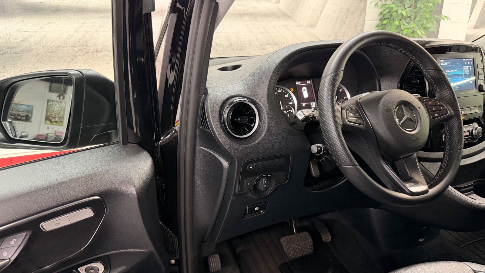 Used 2023 Mercedes-Benz Metris Passenger image 34