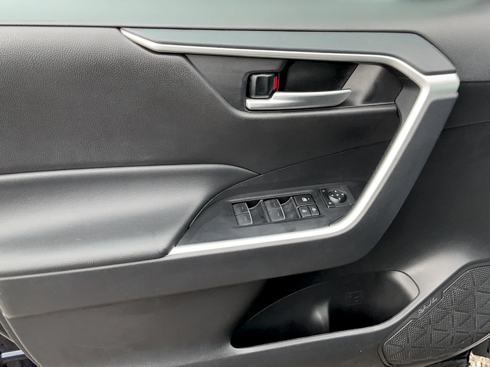 Certified 2025 Toyota RAV4 XLE AWD/4WD image 13