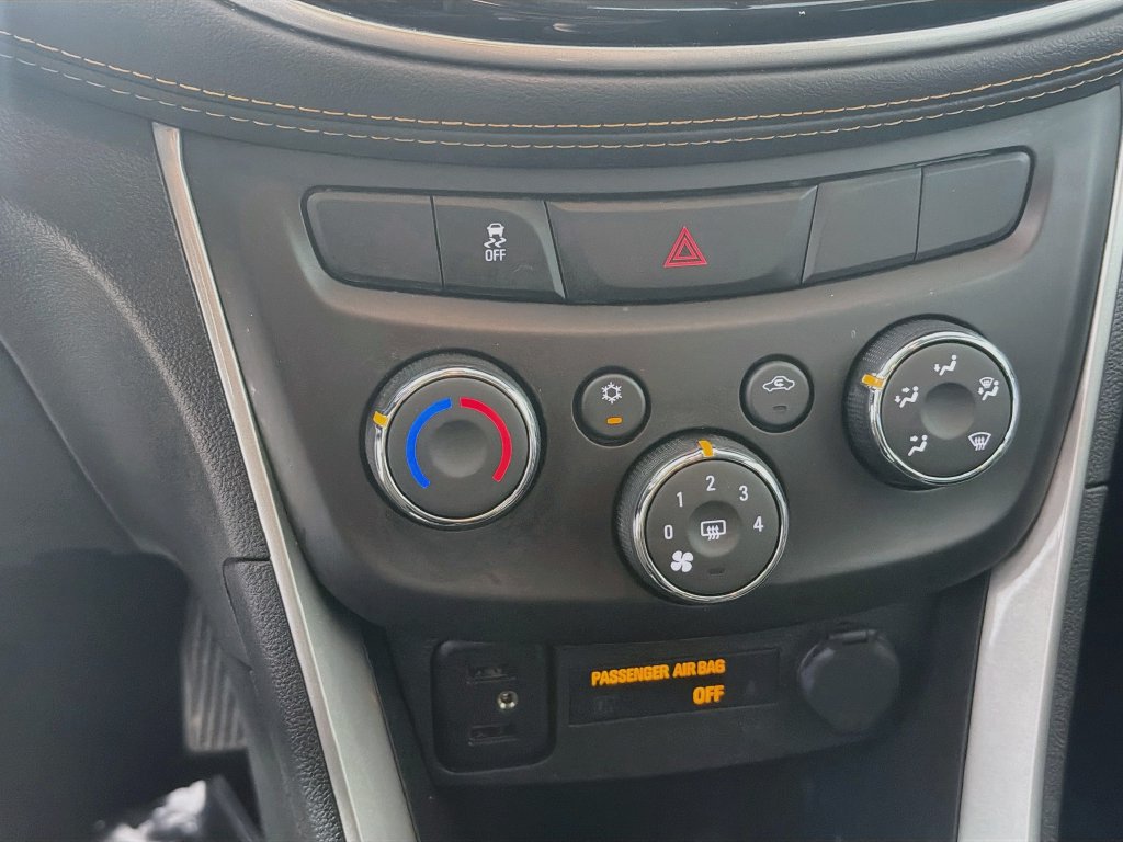 Used 2019 Chevrolet Trax LT w/ LT Convenience Package AWD/4WD image 15
