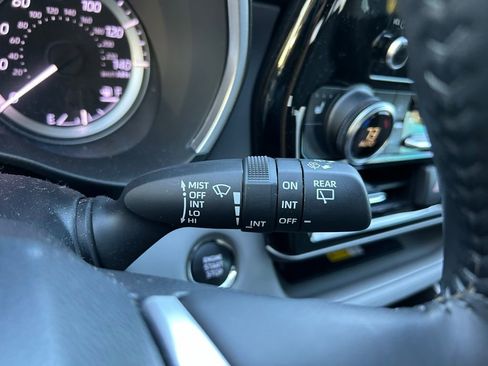 Used 2023 Toyota Highlander XLE image 22