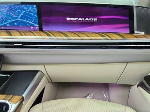 Used 2025 Cadillac Escalade Sport Platinum w/ LPO, Floor Liner Package image 41