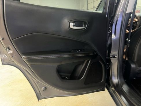 Used 2018 Jeep Compass Latitude w/ Popular Equipment Group AWD/4WD image 31