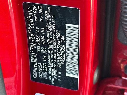 Certified 2025 Hyundai Elantra Sport image 28