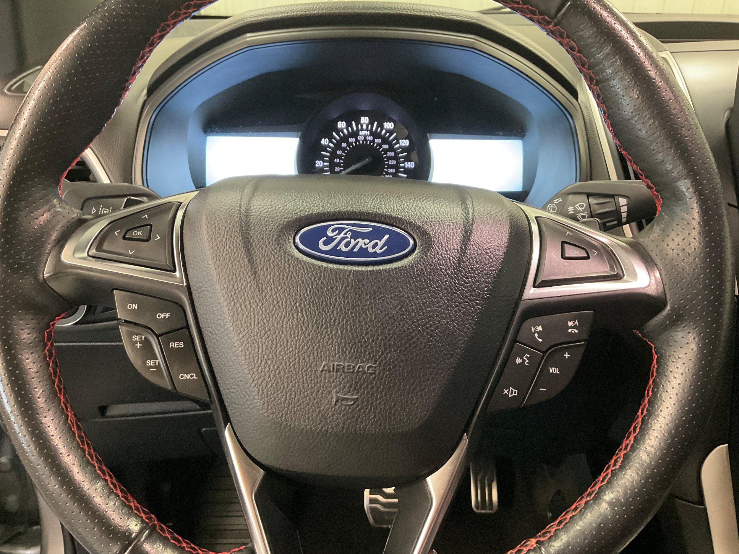 Used 2024 Ford Edge ST-Line w/ Class II Trailer Tow Package AWD/4WD image 14