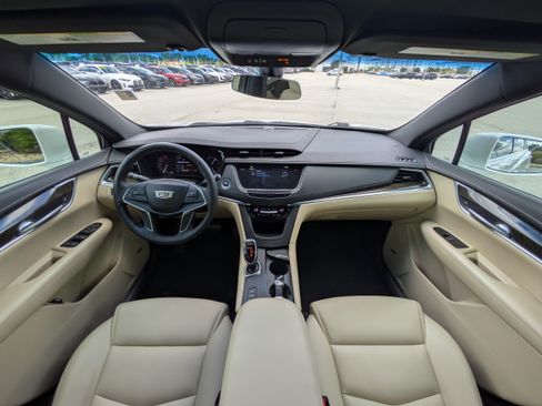 Used 2018 Cadillac XT5 AWD image 32