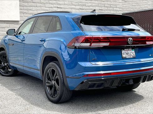 Certified 2025 Volkswagen Atlas Cross Sport SEL R-Line AWD/4WD image 10