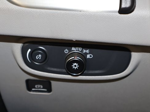 Used 2024 GMC Terrain SLE image 36