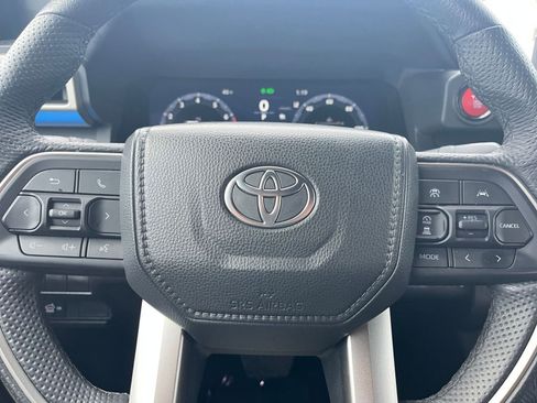 Used 2025 Toyota Tacoma TRD Off-Road image 25