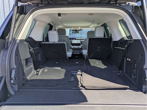 Used 2025 Ford Expedition Active AWD/4WD image 7