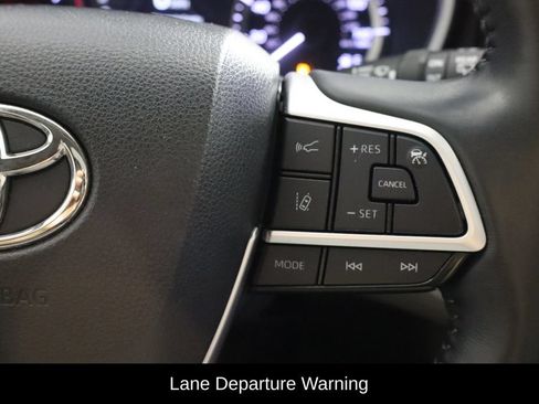 Used 2023 Toyota Highlander XLE FWD image 10
