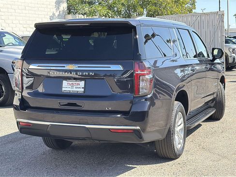 Used 2024 Chevrolet Suburban LT RWD image 5