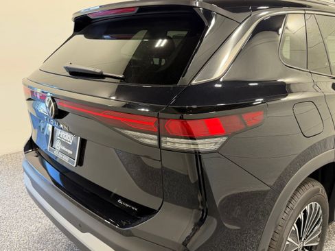 New 2026 Volkswagen Tiguan S AWD/4WD image 17