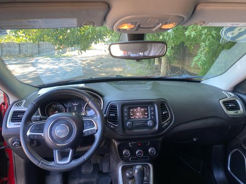 Used 2018 Jeep Compass Latitude AWD/4WD image 18