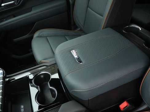 New 2026 GMC Yukon AT4 AWD/4WD image 24