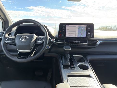 Used 2023 Toyota Sienna XSE image 29