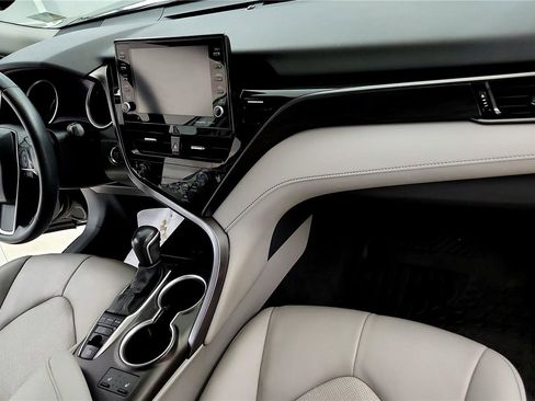 Used 2023 Toyota Camry XLE image 16