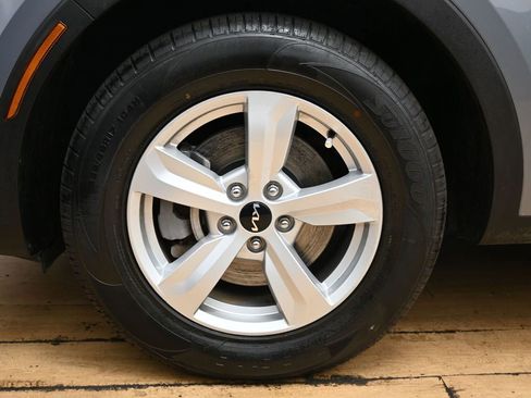 Used 2023 Kia Sorento LX image 14