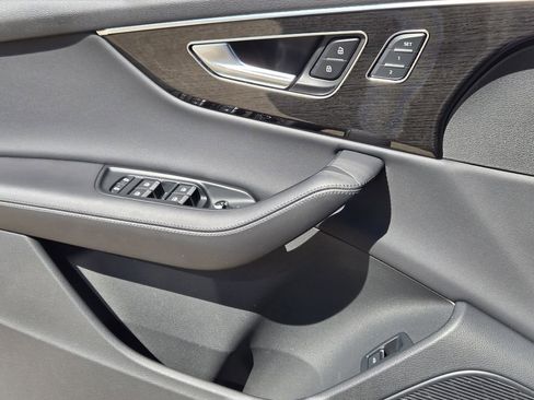 Used 2023 Audi Q7 3.0T Prestige image 30