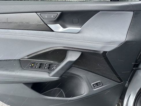 Certified 2025 Volkswagen Tiguan SE image 20