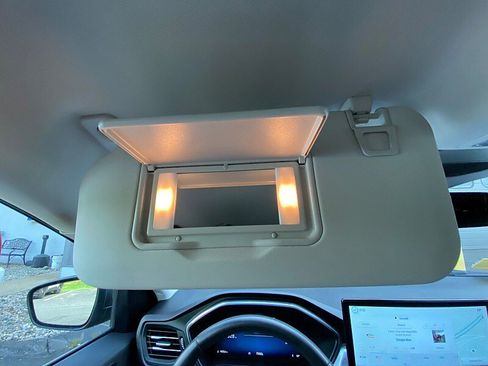 Certified 2025 Ford Escape Platinum w/ Premium Technology Package AWD/4WD image 59