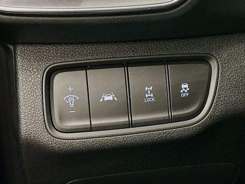 Used 2020 Hyundai Santa Fe SE AWD/4WD image 16