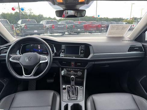 Used 2024 Volkswagen Jetta SE FWD image 10