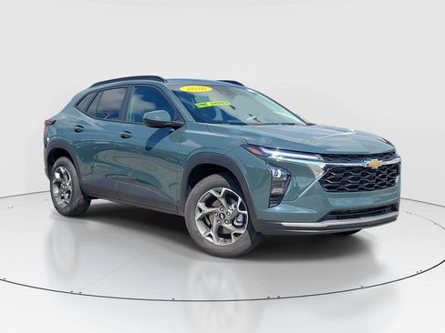 Used 2026 Chevrolet Trax LT w/ Driver Confidence Package FWD image 1