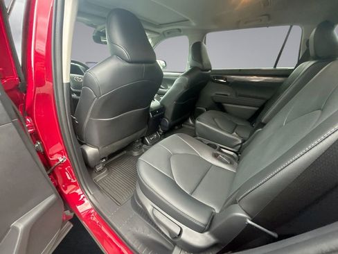 Used 2026 Toyota Highlander Limited AWD/4WD image 31